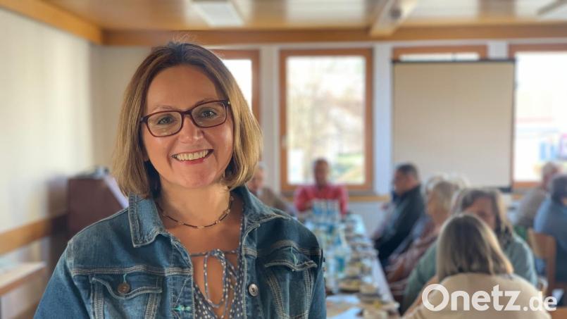 Eveline Dal ist die neue Pflegelotsin beim Steinwaldnetz. Sie ist ab sofort telefonisch und per Mail erreichbar. Wer immer Fragen zur Pflege eines Angehörigen hat, kann sich jederzeit bei ihr melden. Bild: Sarah Gallitzendörfer