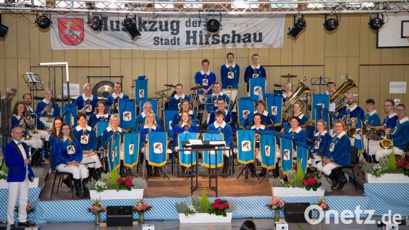 Am Ostersonntag begibt sich das Orchester des Musikzugs unter seiner Leitung von Marcus Hoffmann (vorne links) unter dem Motto &quot;In 80 Takten um die Welt&quot; auf eine musikalische Reise rund um den Globus. Archivbild: u