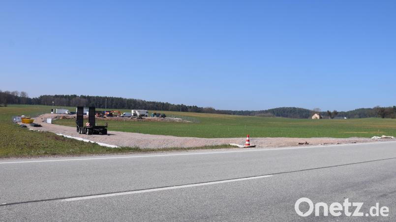 Es gibt drei mögliche Trassen für die neue Bahnstromfernleitung im Abschnitt von Maxhütte-Haidhof und Irrenlohe. Eine davon könnte auch Ebermannsdorfer Gemeindegebiet bei Niederarling (Bild) tangieren. Entschieden ist noch nichts. Bild: bö