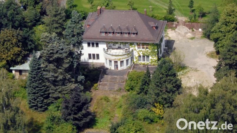 Ein Hauch von Weißes Haus: Die Seltmann-Villa steht seit 2005 leer und verfällt. Investoren und Ideen gab es seither reichlich. Eine Lösung indes nie. Archivbild: Michael Ascherl