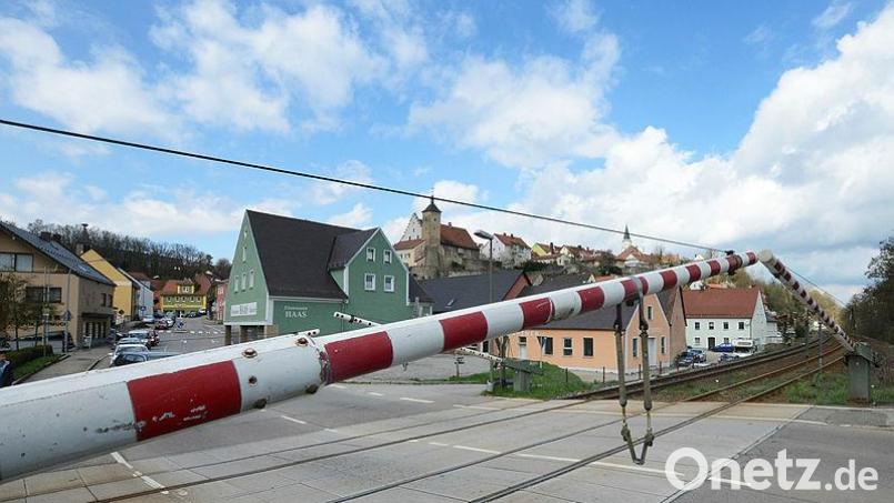 Der Bahnübergang in Nabburg ist seit Jahrzehnten ein Diskussionsthema. Archivbild: Hartl