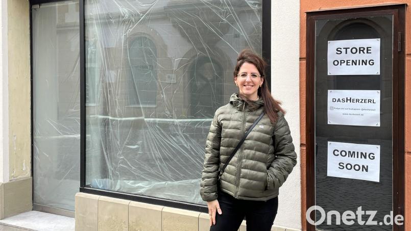 Carmen Nägerl freut sich schon auf die Eröffnung ihres neuen Schmuckladens in der Regierungsstraße. Bild: Susanne Schwab