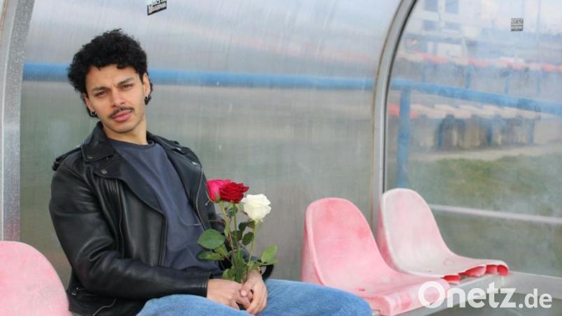 "Heimweh" heißt das neue Kabarettprogramm von Romeo Kaltenbrunner. Bild: Martin Jelici/exb