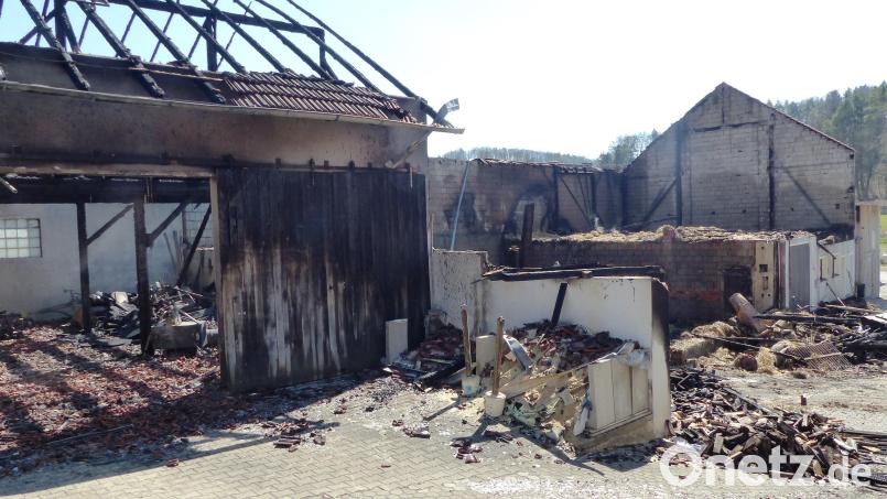 Der Tag nach dem Brand in Wolfersdorf. Die Brandursache wird laut Polizei noch ermittelt. Bild: jp