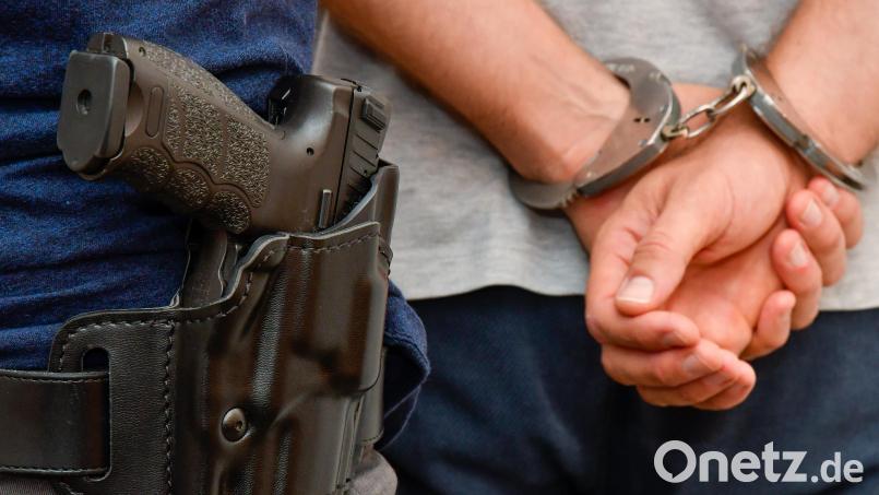 Die Amberger Polizei hat eine Frau, die per Haftbefehl gesucht wurde, schlafend auf einer Toilette im Klinikum gefunden. Symbolbild: Petra Hartl