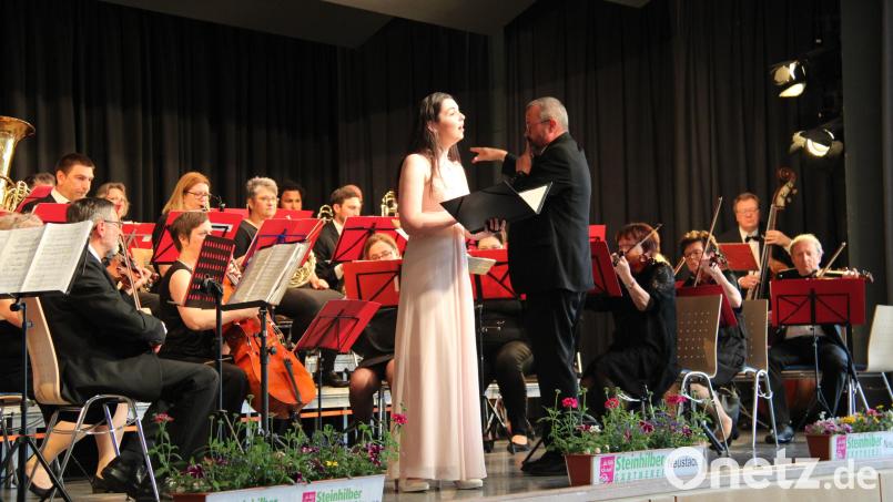 Wie bereits im vergangenen Jahr wird das Muttertagskonzert des Salonorchesters unter der Leitung von Nikolaus Dick mit der Stimme von Jana Daubner bereichert. Archivbild: prh
