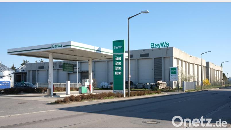 Die Baywa-Tankstelle auf dem Betriebsgelände in der Bellstraße bleibt, bei Baywa Agrar ein paar Meter weiter gehen dagegen am 31. Dezember die Lichter aus. Bild: Hirsch