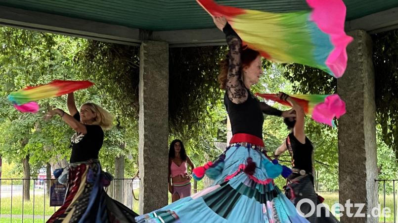Am Dienstag, 29. April, geht&#039;s wieder los: Dann startet der Amberger Tanzpavillon in die neue Saison. Getanzt werden die unterschiedlichsten Tanzarten, darunter auch American Tribal Style, wie hier im Bild. Bild: Carina Weiland