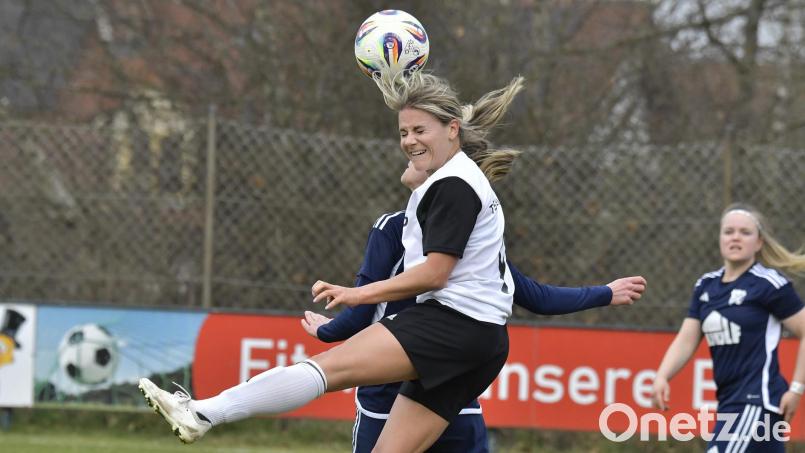 Nadja Helleder (vorne) traf in Würzburg zum Ausgleich für den TSV Theuern. Archivbild: Hubert Ziegler