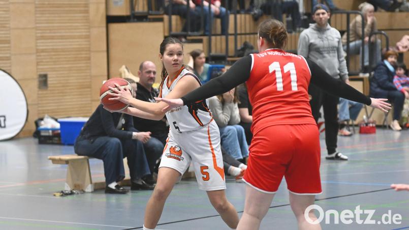 Auch Nachwuchsspielerinnen wie hier Pia Hauer im Hinspiel übernehmen beim erneuten Erfolg gegen den Tabellenvierten Nördlingen Verantwortung. Bild: Tobias Schwarzmeier