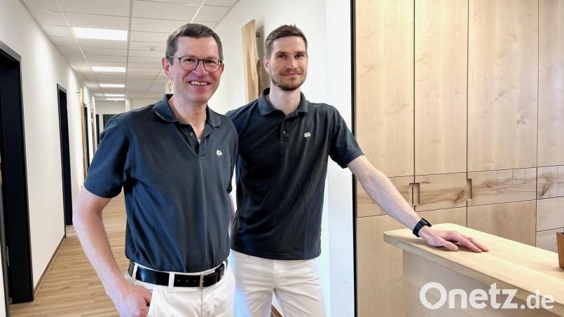 MUDr. Stefan Nicklas steigt als gleichwertiger Partner in die Praxis seines Vaters Dr. Michael Nicklas in Weiden-Ost mit ein. Bild: Gabi Schönberger