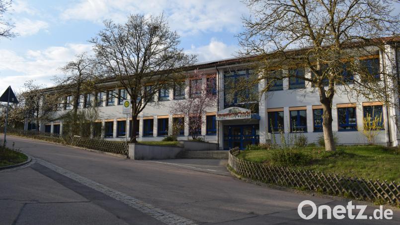 Die Grundschule in Rottendorf wird zu einer offenen Ganztagsschule umgebaut. Dabei sollen 45 Ganztagsplätze geschaffen werden. Bild: bnr