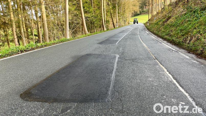 Für die Beseitigung der Straßenschäden rund um Zintlhammer bei Pressath plant der Landkreis mit Kosten in Höhe von 210.000 Euro. Bild: Gabi Schönberger