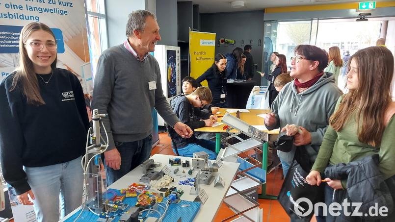 Großes Interesse gibt es für die Angebote von emz Nabburg und dem Bayernwerk. Bild: lg