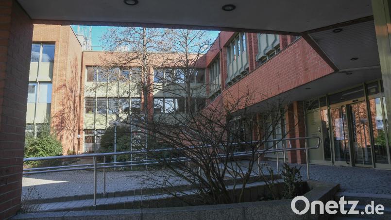 Darf ein Mitglied der in Teilen Deutschlands rechtextremistischen AfD für die Stadt Weiden arbeiten? Darum geht es in einem Antrag des Stadtrats Ali Zant. Archivbild: Gabi Schönberger