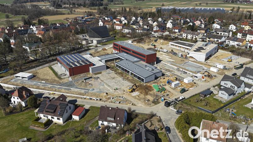 Nicht nur in die Sanierung der Schule und den Bau des Kindergartens (Bild) investiert die Stadt Waldershof. Bald folgen der Ausbau der umliegenden Straßen Langer Weg, Ludwig-Hoffmann-Straße und Neukirchnerstraße mit Kosten von rund 3,37 Millionen Euro. Bild: Wolfgang Erhart/exb
