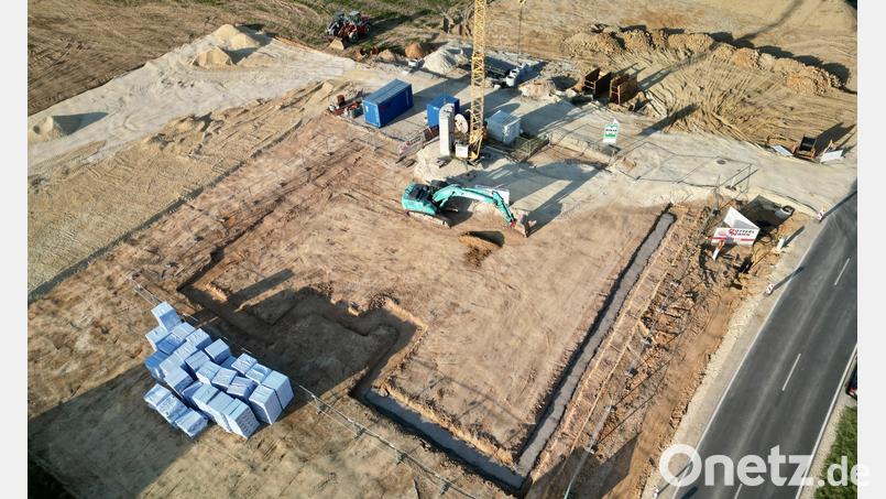 In Hohenkemnath wurde mit dem Bau eines neuen Feuerwehrhauses begonnen. Die Kosten betragen rund 3,4 Millionen Euro. Bild: Fabian Schildbach