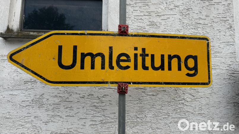 Die Bahnhofstraße in Sulzbach-Rosenberg ist am 22. April wegen Baumpflegearbeiten gesperrt. Symbolbild: Heike Unger
