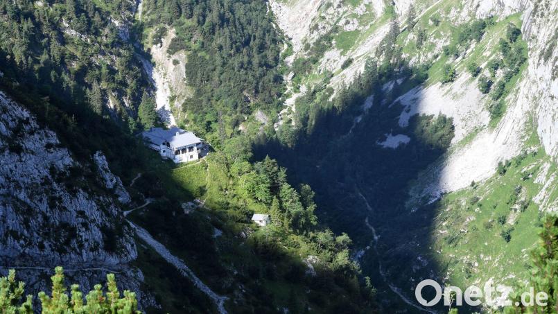 Das Höllental bietet anspruchsvolle Wandertouren, im April kann dort auch noch Schnee liegen. Archivbild: Angelika Warmuth/dpa