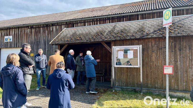 Das Wiege- und Bushäusel im Neustädter Ortsteil Mühlberg, könnte nach einem neuen Anstrich Standort einer Plakatwand der Stadt werden. Bild: Gabi Schönberger
