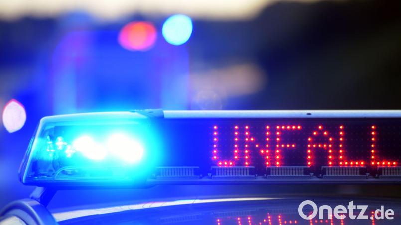 Drei Lastwagen waren in den Unfall am Samstagmittag verwickelt. Symbolbild: Stefan Puchner/dpa