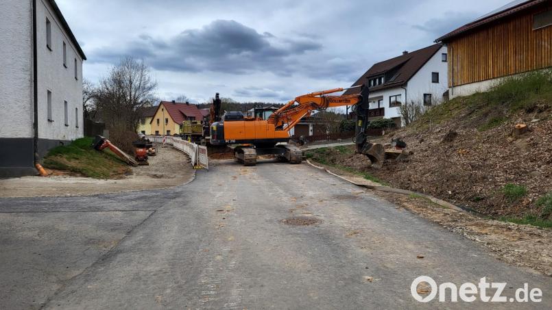 Enorm viel Geld ist im Haushalt 2025 der Stadt Waldsassen für den Kanalbau eingeplant, wie hier in der Klostergasse in Kondrau. Bild: Stadt Waldsassen/exb