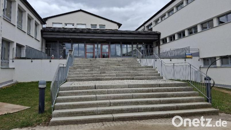 Der Gemeinderat hat die restlichen Arbeiten für die Generalsanierung der Fichtelnaabtal Mittelschule an die günstigsten Bieter vergeben. Bild: soj/exb