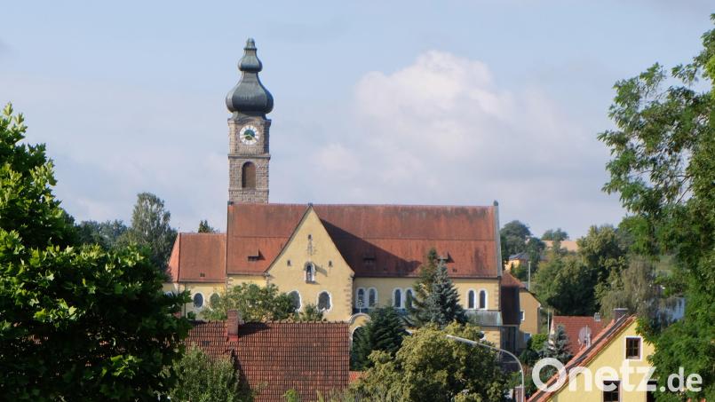 In der katholischen Kirche St. Johannes der Täufer in Floß werden in der Heiligen Woche zahlreiche Gottesdienste und Andachten abgehalten. Es besteht die Möglichkeit zur Beichte. Bild: Fred Lehner