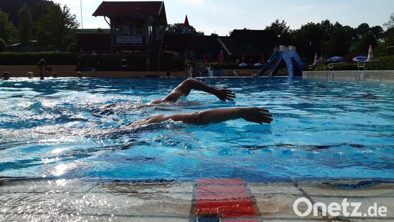 Endlich wieder Bahnen ziehen. Die Saison im Freibad Windischeschenbach beginnt am Samstag, 31. Mai. Bild: Lowak