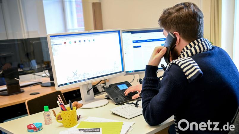 Die staatliche Verwaltung in Bayern soll bürgerfreundlicher werden. Das fordert eine Landtagskommission. Kernpunkte sind unter anderem längere Öffnungszeiten von Ämtern und Behörden und eine weitreichende Digitalisierung. Symbolbild: Britta Pedersen/dpa