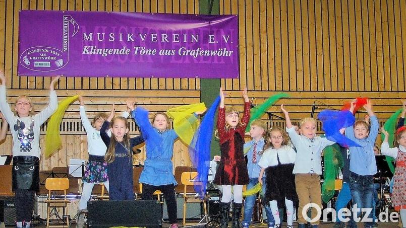 Das 25. Jubiläumskonzert der &quot;Klingenden Töne&quot; wurde gebührend gefeiert. Bild: rgr