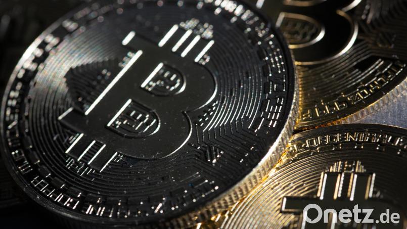 Ein 35-jähriger Oberpfälzer soll Menschen mit Bitcoin-Firmen abgezockt haben. Nun wurde er nach langer Suche am Sonntag in Spanien festgenommen. Symbolbild: Fernando Gutierrez-Juarez/dpa