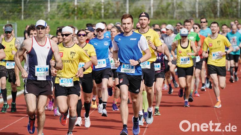 Am 4. Mai startet der Amberger Frühlingslauf im Stadion am Schanzl. Archivbild: Reiner Fröhlich