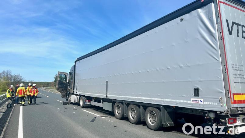 Die B 470 ist bei Schwarzenbach nach einem schweren Unfall gesperrt. Bild: Gabi Schönberger