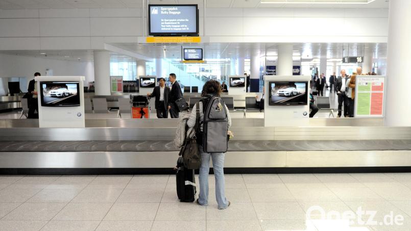 Koffer nicht angekommen: Tracker können helfen, den Standort zu übermitteln. Bild: Tobias Hase/dpa