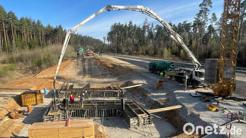 Die Arbeiten an der Brücke Wolfsgrube schreiten voran. Bild: Staatliches Bauamt Amberg-Sulzbach/exb