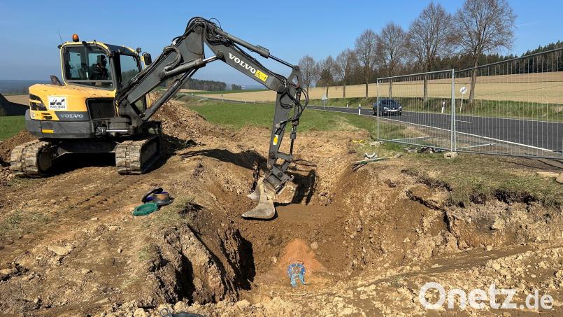Noch immer arbeiten Fachfirmen am Theisseiler Leitungsnetz. Die Probennahme ist abgeschlossen. Ergebnisse könnten am Donnerstag, 17. April, vorliegen. Archivbild: ck