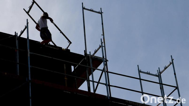Neuer Wohnraum: Im Gemeinderat Neukirchen wurde heiß über ein neues Baugebiet diskutiert. Symbolbild: Britta Pedersen/dpa