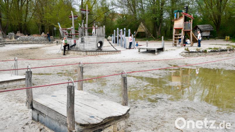 Am Piratenspielplatz in Amberg hat die neue Saison begonnen. Pünktlich zu den Osterferien. Bild: Petra Hartl