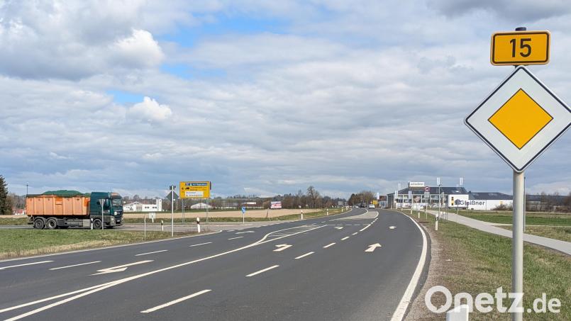 Die Bundesstraße 15 südlich von Tirschenreuth ist ab Montag, 14. April, für mehrere Wochen gesperrt. Bild: pz