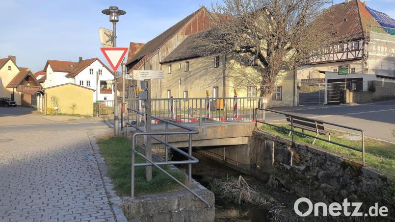 Die Netzbachbrücke in Falkenberg wurde 1977 gebaut. Sie ist jetzt marode, ein Neubau fällig. Bild: wro