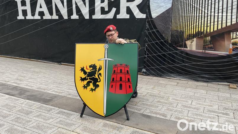 Das neue Wappen der Panzerbrigade 45: Zur Aufstellung des Stabs präsentierte die Bundeswehr am Dienstag auch das neue Zeichen der Litauen-Brigade. Bild: Alexander Welscher/dpa