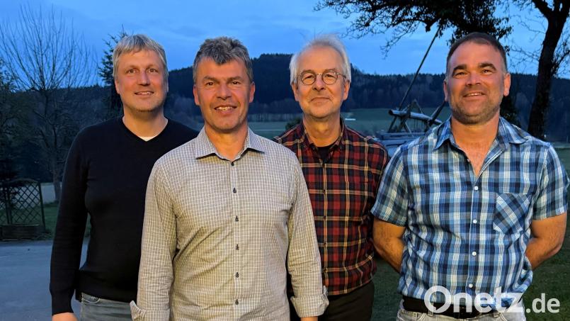 Xaver Bayer (Zweiter von links) ist Bürgermeisterkandidat der CSU Schönsee für die Kommunalwahl 2026. Der Ortsvorstand der Partei mit Christian Weinfurtner, Stefan Beer, und Vorsitzendem Michael Pfistermeister (von links) hat ihn vorgestellt. Bild: Beer/exb