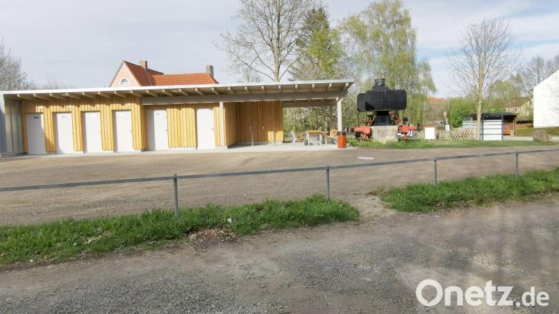 Am Radlersonntag wird die Radlstation nach dem Segen der Öffentlichkeit übergeben. Bild: gz