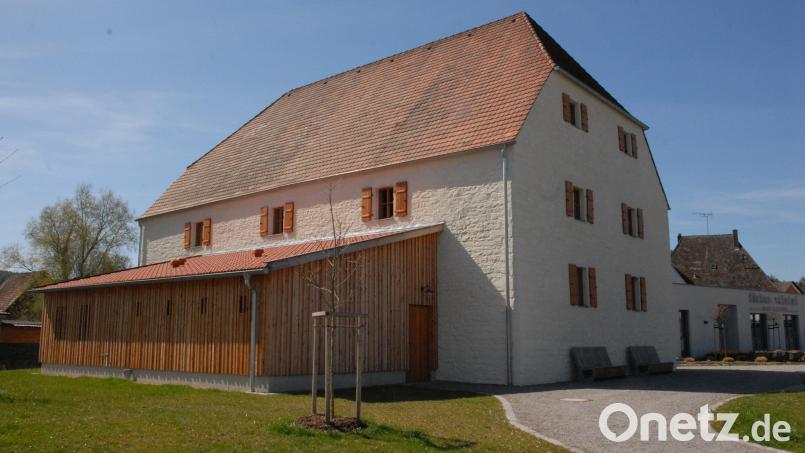 Mit einem Gottesdienst, Festakt und einem Kindertheater wird der mächtige Steinstadel in Schmidmühlen am Sonntag, 27. April, eingeweiht. Bild: pop