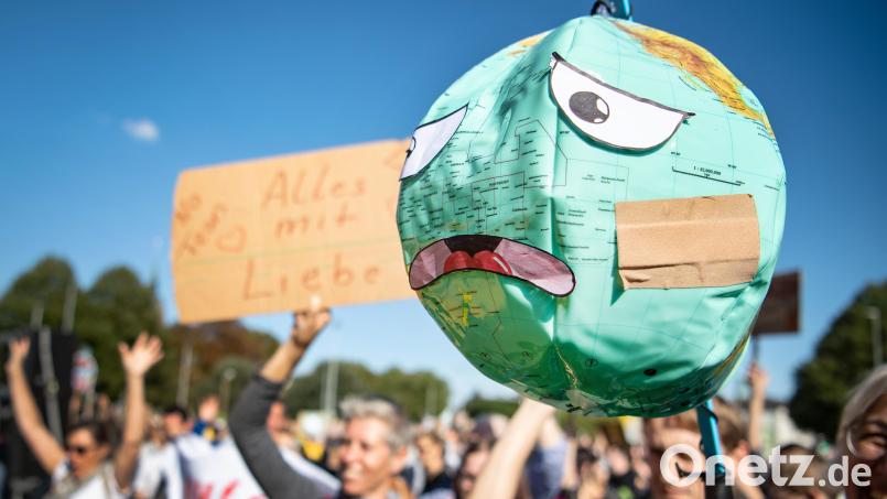 In Zeiten von Krieg, Klimawandel und politisch unsicheren Zeiten sind viele junge Menschen ängstlich, wenn sie auf ihre Zukunft blicken. Symbolbild: Sina Schuldt/dpa