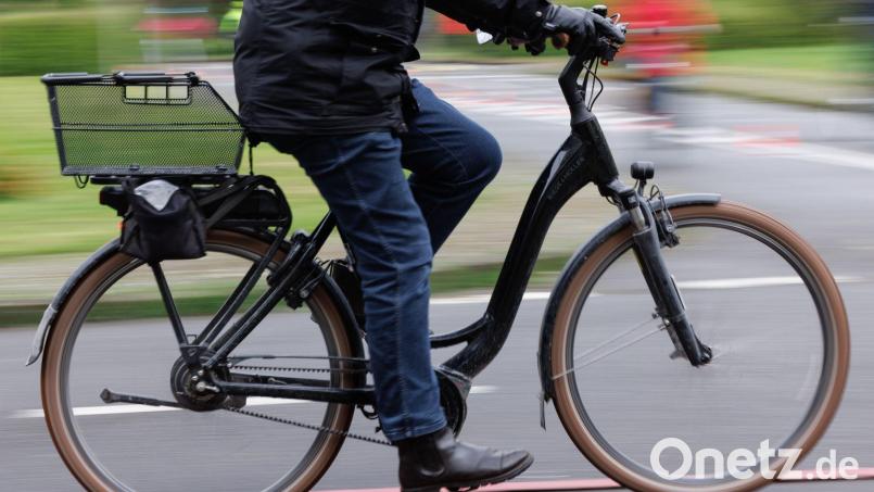 Heute ist das Rad ein alltägliches Fortbewegungsmittel. Das war nicht immer so: In den Anfangsjahren Ende des 19. Jahrhunderts war Radfahren in Nabburg eher den Gutsituierten vorbehalten. Symbolbild: Friso Gentsch/dpa