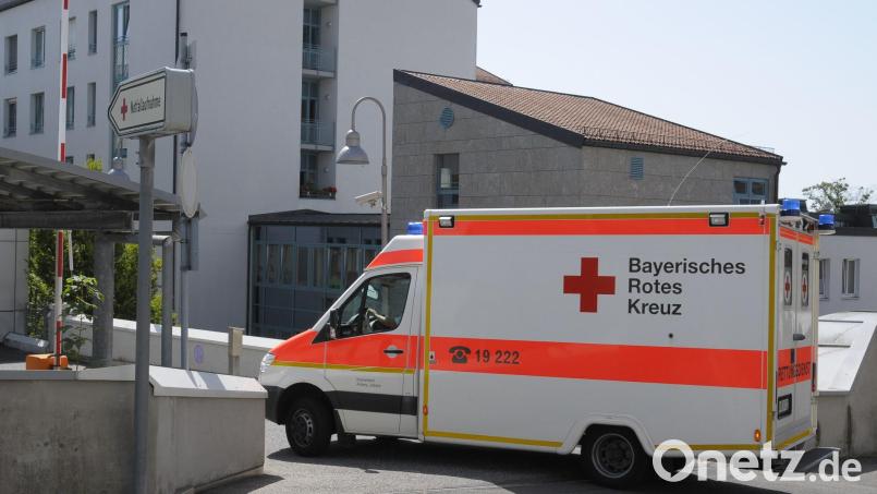 Eine 85 Jahre alte Frau musste nach einem Unfall in Amberg ins Krankenhaus eingeliefert werden. Symbolbild: Petra Hartl