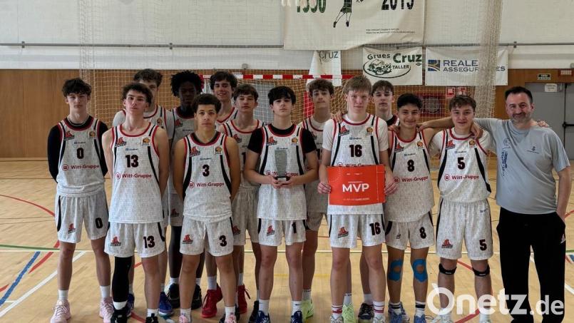 Die Basketballer der U16 der Witt Hunters aus der Oberpfalz wurden in Spanien Zweiter. Bild: Kreutzmeier