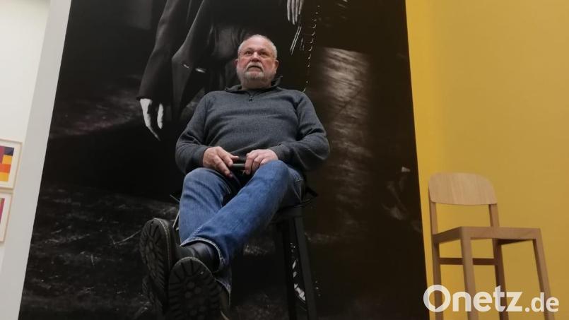 Hermann &quot;Sam&quot; Stadler beim letzten &quot;Kulturausflug&quot; ins Neue Museum Nürnberg im Dezember 2024. Jetzt ist der Amberger Künstler völlig überraschend gestorben. Bild: Hans Semmler